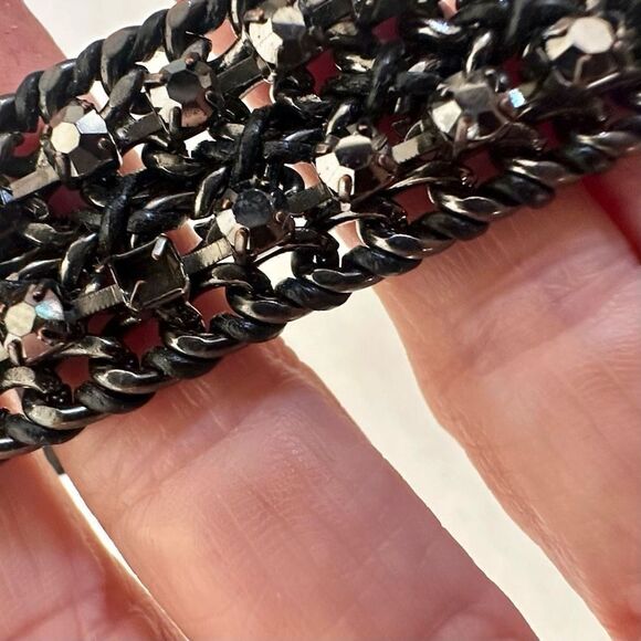 Black rhinestone chain bracelet - Picture 7 of 9